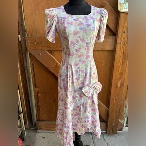 Vintage 80s Floral Summer Dress- Retro Chic! Perfect For Picnic & Parties